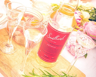 Midsommarkänsla – Brännmästarens akvavit med glasmäs..