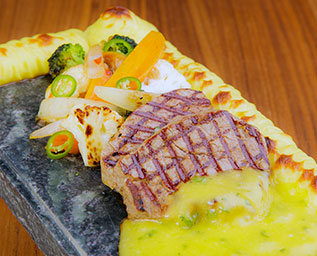 Lakritsmarinerad oxfilé på planka