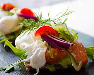 Smörrebröd med lax