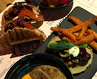 Åka karusell och äta mat