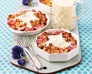 Rabarbersmulpaj med pistaschmandel