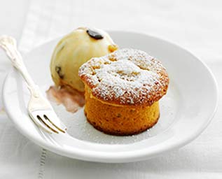 Päronkaka med romglass