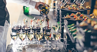 Så mycket champagne dricks på Nobelfesten