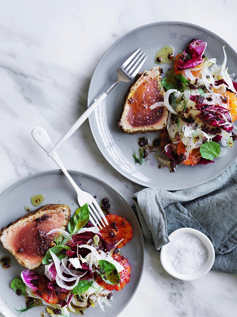 Grillad tonfisk med blodapelsin, fänkål och olivdressing