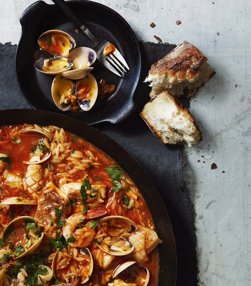 Fisk- och skaldjursgryta med risoni