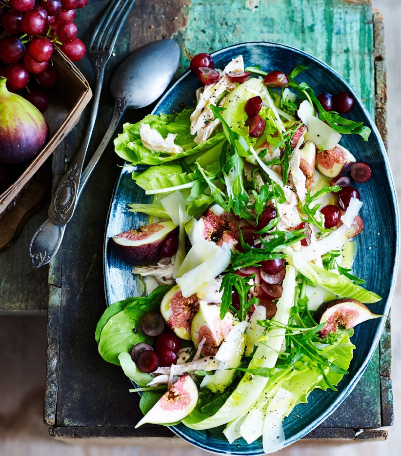 Kycklingsallad med fikon, vindruvor och parmesanost