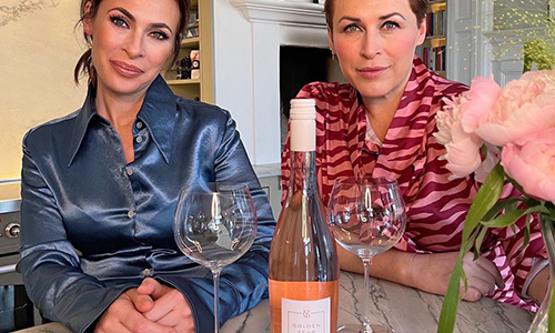 Kända poddsystrarna lanserar eget rosévin