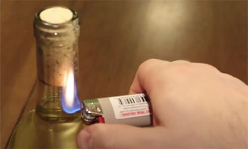 5 galna sätt att öppna vin utan korkskruv