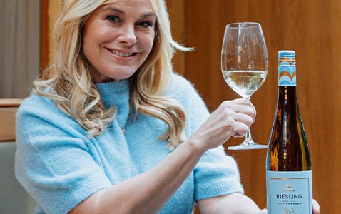 Nu släpper Pernilla Wahlgren riesling på flaska
